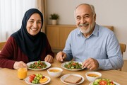 ۱۰ اشتباه تغذیه‌ای که سلامت سالمندان را در تابستان تهدید می‌کند