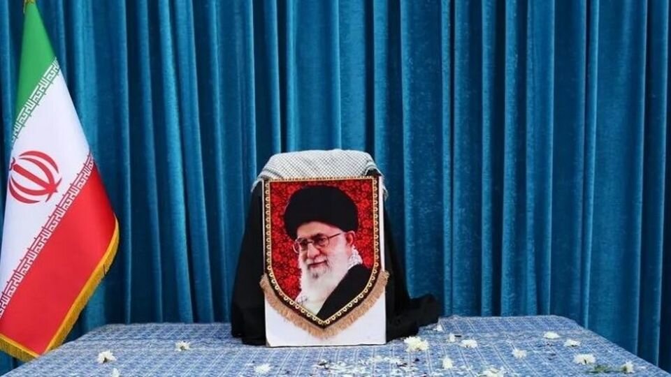 محل قرار دادن تابوت رهبر شهید در حرم امام حسین علیه السلام + فیلم