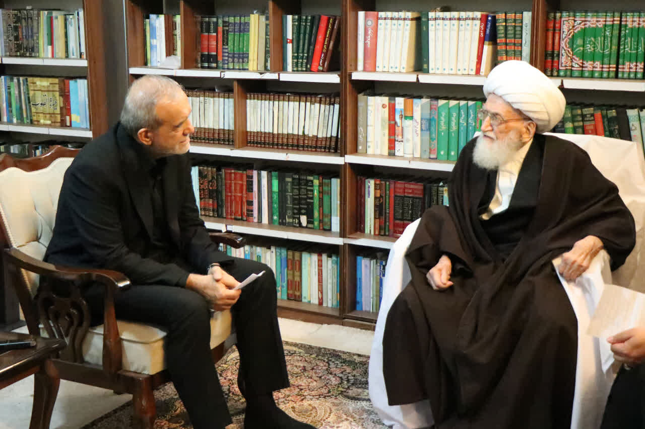 پزشکیان خانوادگی به دیدار آیت الله نوری همدانی رفت + تصاویر