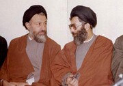 قاب تاریخی از شهید بهشتی و رهبر شهید در یکی از جلسات حزب جمهوری اسلامی