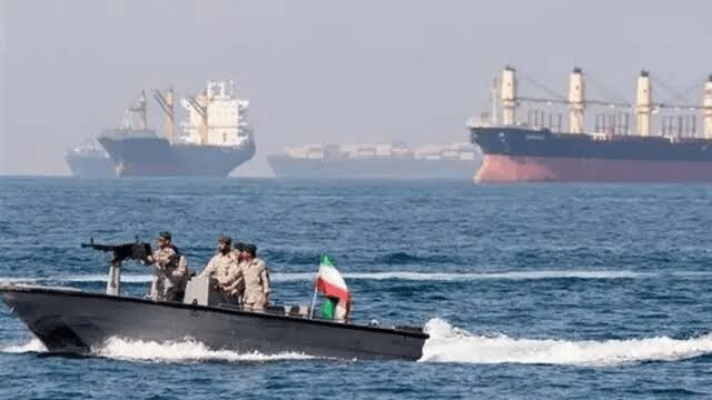 تنگه در تصاحب کامل ایران است | تحلیلگر ارشد بلومبرگ: آمریکا در حال پیچیده‌تر کردن شرایط است
