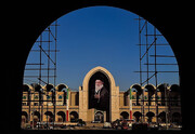 در انتظار آخرین دیدار... | روایتی تصویری از آماده‌سازی مصلای بزرگ امام خمینی (ره) و معابر پایتخت در آستانه مراسم تشییع قائد ملت