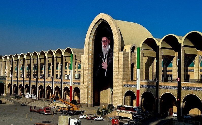 در انتظار آخرین دیدار... | روایتی تصویری از آمادهسازی مصلای بزرگ امام خمینی (ره) و معابر پایتخت در آستانه مراسم تشییع قائد ملت