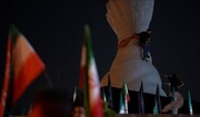 المان «مشت گره کرده» در میدان انقلاب جای گرفت