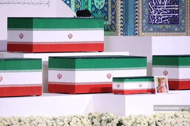 ادای احترام هیئت های رسمی کشورهای جهان بر پیکر رهبر شهید انقلاب