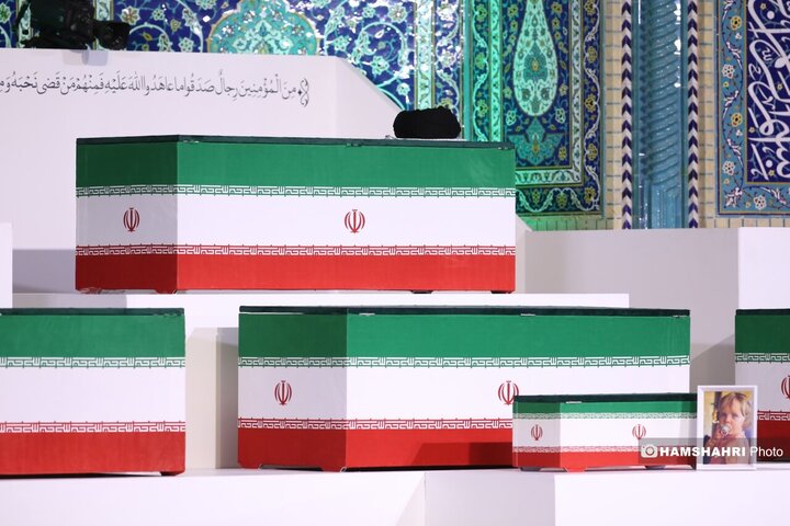 ادای احترام هیئت های رسمی کشورهای جهان بر پیکر رهبر شهید انقلاب