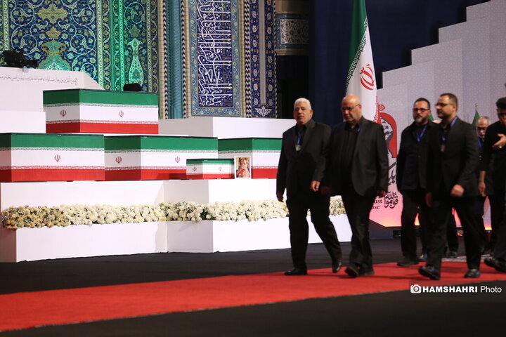 ادای احترام هیئت های رسمی کشورهای جهان بر پیکر رهبر شهید انقلاب