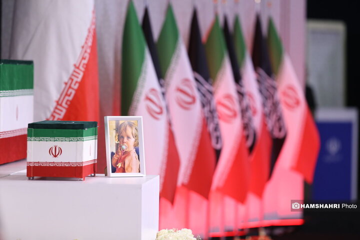 تصاویر وداع هیات‌های داخلی و خارجی با پیکر مطهر رهبر شهید ایران