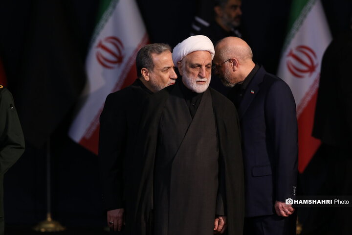مراسم ادای احترام سران قوا و هیئت های رسمی کشورهای جهان بر پیکر رهبر شهید و خانواده شهید ایشان