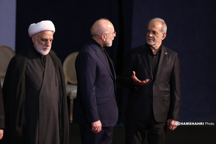 مراسم ادای احترام سران قوا و هیئت های رسمی کشورهای جهان بر پیکر رهبر شهید و خانواده شهید ایشان