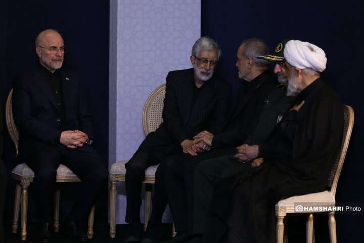 مراسم ادای احترام سران قوا و هیئت های رسمی کشورهای جهان بر پیکر رهبر شهید و خانواده شهید ایشان