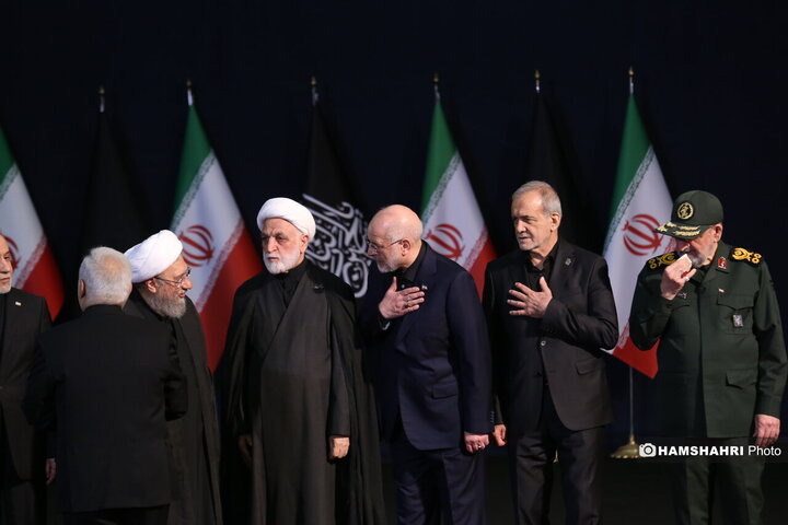مراسم ادای احترام سران قوا و هیئت های رسمی کشورهای جهان بر پیکر رهبر شهید و خانواده شهید ایشان