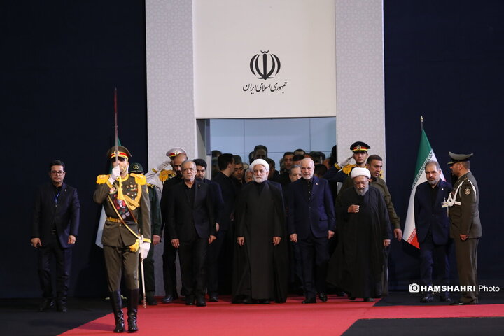 مراسم ادای احترام سران قوا و هیئت های رسمی کشورهای جهان بر پیکر رهبر شهید و خانواده شهید ایشان