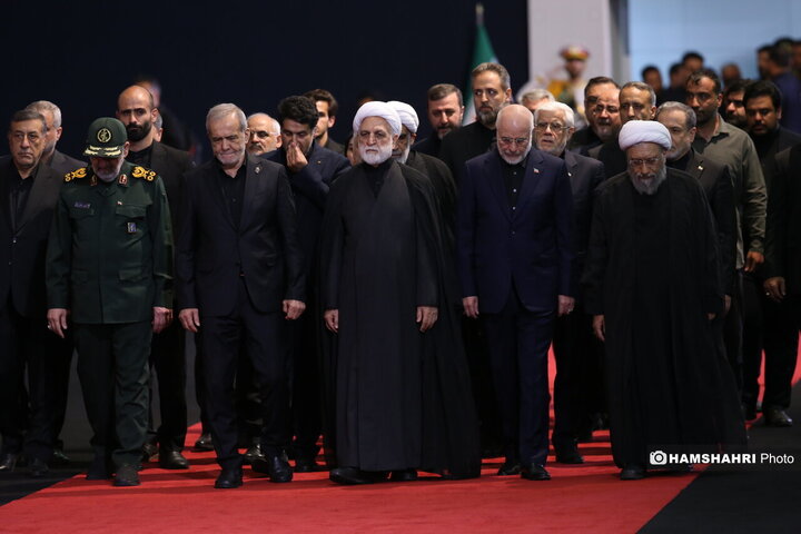 مراسم ادای احترام سران قوا و هیئت های رسمی کشورهای جهان بر پیکر رهبر شهید و خانواده شهید ایشان