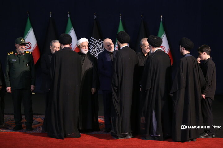مراسم ادای احترام سران قوا و هیئت های رسمی کشورهای جهان بر پیکر رهبر شهید و خانواده شهید ایشان