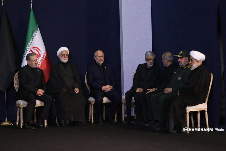 مراسم ادای احترام سران قوا و هیئت های رسمی کشورهای جهان بر پیکر رهبر شهید و خانواده شهید ایشان