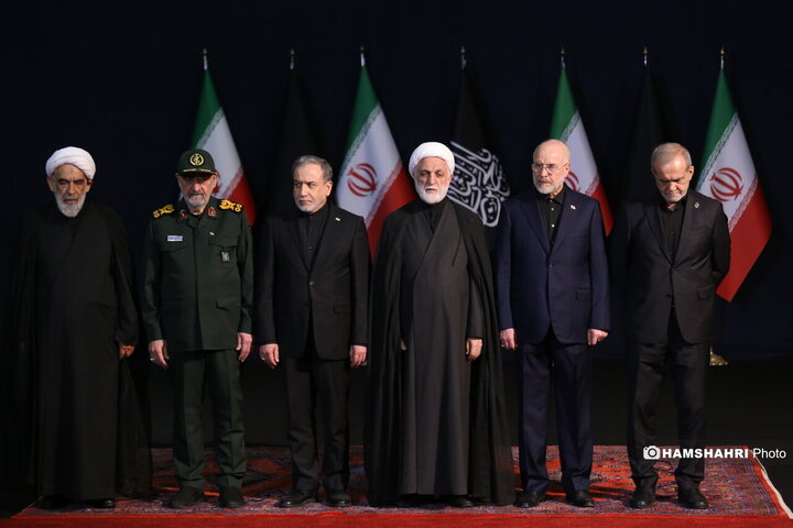 مراسم ادای احترام سران قوا و هیئت های رسمی کشورهای جهان بر پیکر رهبر شهید و خانواده شهید ایشان