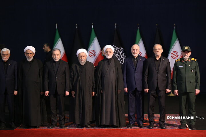 مراسم ادای احترام سران قوا و هیئت های رسمی کشورهای جهان بر پیکر رهبر شهید و خانواده شهید ایشان