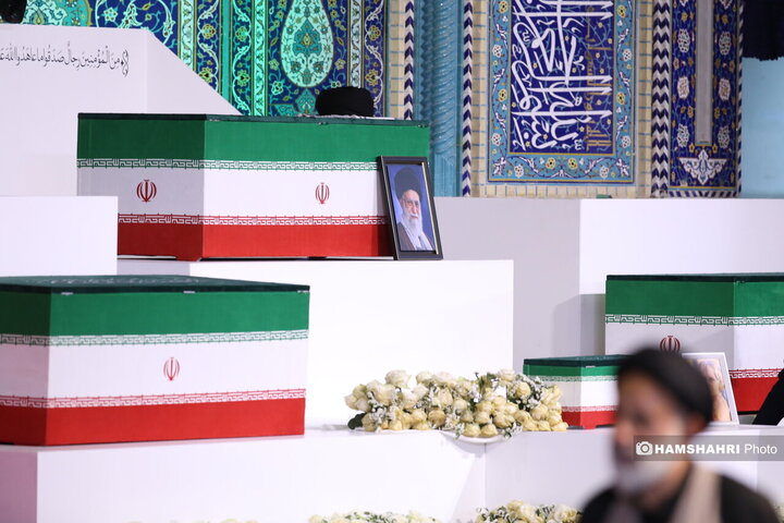 مراسم ادای احترام سران قوا و هیئت های رسمی کشورهای جهان بر پیکر رهبر شهید و خانواده شهید ایشان