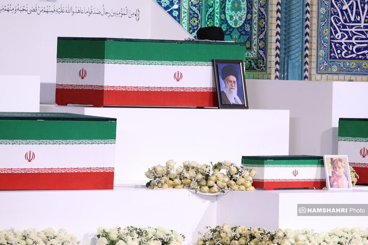 مراسم ادای احترام سران قوا و هیئت های رسمی کشورهای جهان بر پیکر رهبر شهید و خانواده شهید ایشان