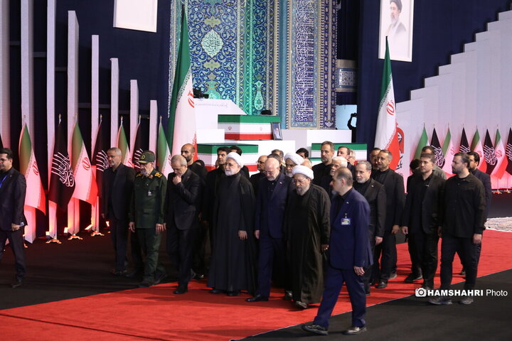مراسم ادای احترام سران قوا و هیئت های رسمی کشورهای جهان بر پیکر رهبر شهید و خانواده شهید ایشان