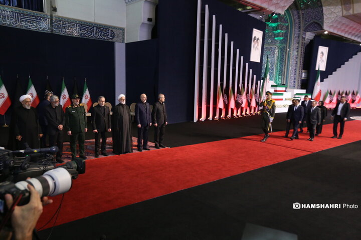 مراسم ادای احترام سران قوا و هیئت های رسمی کشورهای جهان بر پیکر رهبر شهید و خانواده شهید ایشان