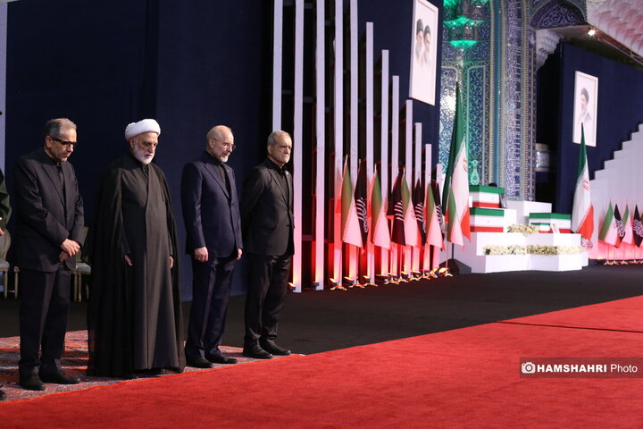 مراسم ادای احترام سران قوا و هیئت های رسمی کشورهای جهان بر پیکر رهبر شهید و خانواده شهید ایشان