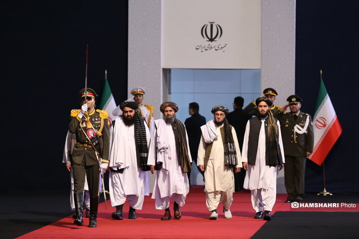 مراسم ادای احترام سران قوا و هیئت های رسمی کشورهای جهان بر پیکر رهبر شهید و خانواده شهید ایشان