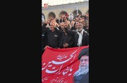 نمایی دیگر از لحظه‌ ورود ماشین حامل پیکر مطهر رهبر شهید + ویدئو | واکنش مردم را ببینید