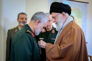 تصویری از جلسه خصوصی سردار سلیمانی با رهبر شهید در بیت رهبری