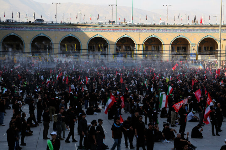 وداع مردم با آقای شهید در مصلی تهران