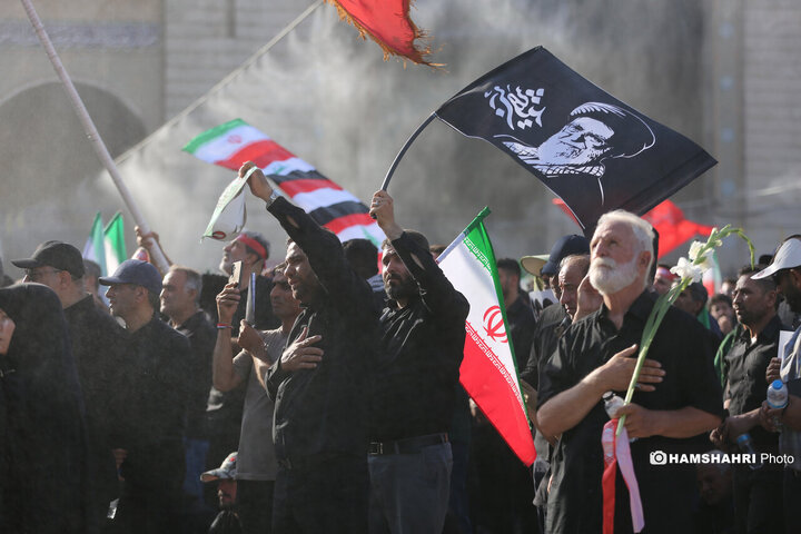 مراسم وداع با رهبر شهید انقلاب در مصلای تهران