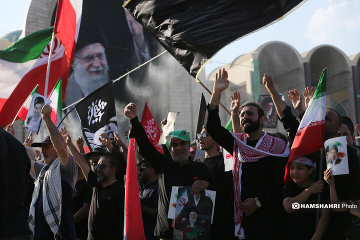 مراسم وداع با رهبر شهید انقلاب در مصلای تهران