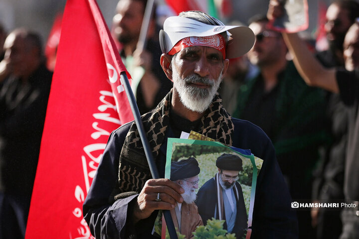 مراسم وداع با رهبر شهید انقلاب در مصلای تهران
