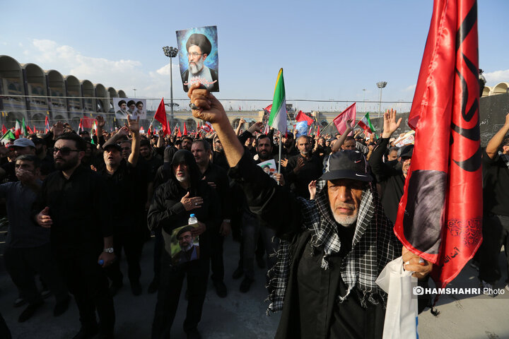 مراسم وداع با رهبر شهید انقلاب در مصلای تهران