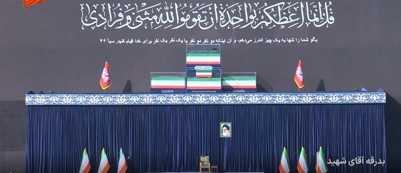 پیکر شهدا در قاب شیشیهای + تصاویر | جایگاه پیکرهای مطهر رهبر شهید و خانوادهاش در مصلی