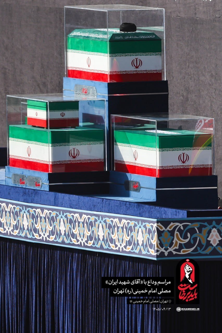 پیکر شهدا در قاب شیشیه‌ای + تصاویر | جایگاه پیکرهای مطهر رهبر شهید و خانواده‌اش در مصلی