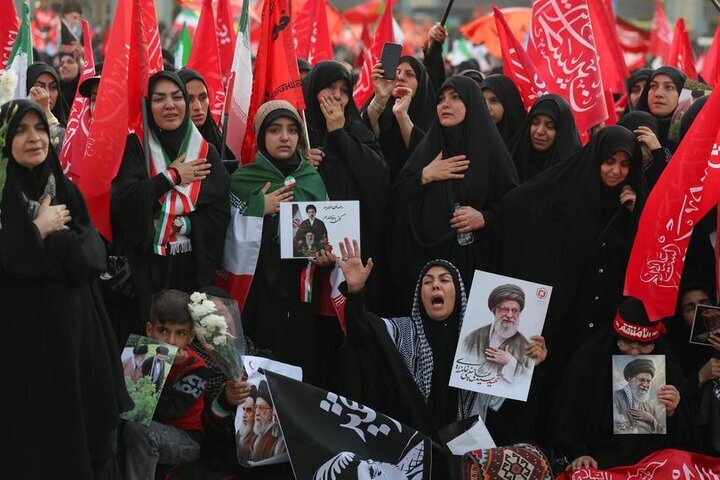 طالبان، قالیباف، پزشکیان و ...| چند قاب از دوربین عکاسان خارجی در مراسم بدرقه رهبر شهید