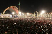 نمایی از مصلای تهران ساعاتی پیش از اقامه نماز بر پیکر رهبر شهید | ببینید