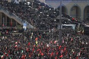 تصاویر هوایی از انبوه جمعیت نمازگزاران بر پیکر مطهر قائد شهید
