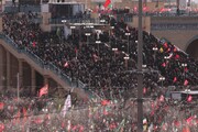 گریه و بی قراری فرزند رهبر شهید و دولتمردان در لحظه اقامه نماز + ببینید