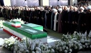 تصاویر کسانی که در صف اول نماز رهبر شهید حاضر بودند