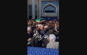 لحظات انتقال پیکر مطهر رهبر شهید پس از اقامه نماز امروز | ویدئو