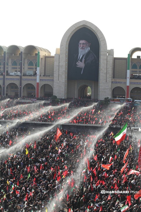 اقامه نماز بر پیکر رهبر شهید انقلاب در مصلای تهران