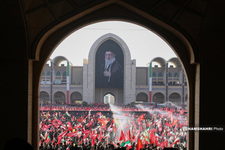 اقامه نماز بر پیکر رهبر شهید انقلاب در مصلای تهران