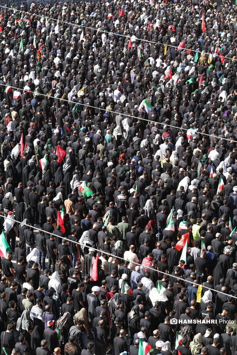 اقامه نماز بر پیکر رهبر شهید انقلاب در مصلای تهران