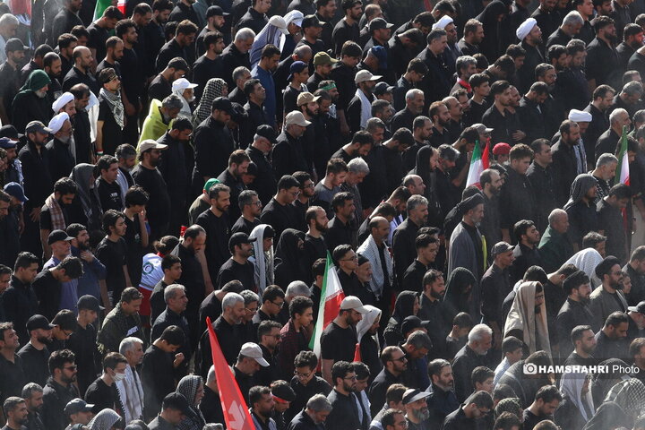 اقامه نماز بر پیکر رهبر شهید انقلاب در مصلای تهران