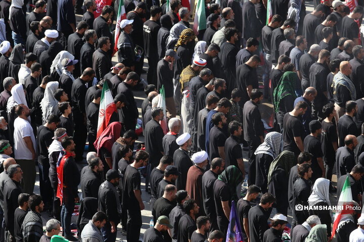 اقامه نماز بر پیکر رهبر شهید انقلاب در مصلای تهران
