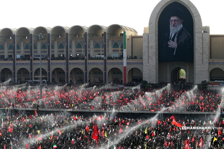 اقامه نماز بر پیکر رهبر شهید انقلاب در مصلای تهران