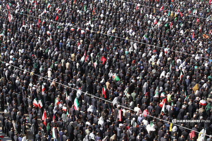 اقامه نماز بر پیکر رهبر شهید انقلاب در مصلای تهران
